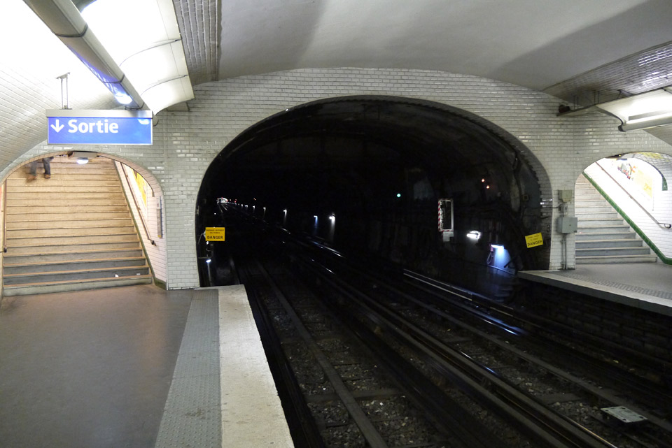 Метро в Париже. Туннель