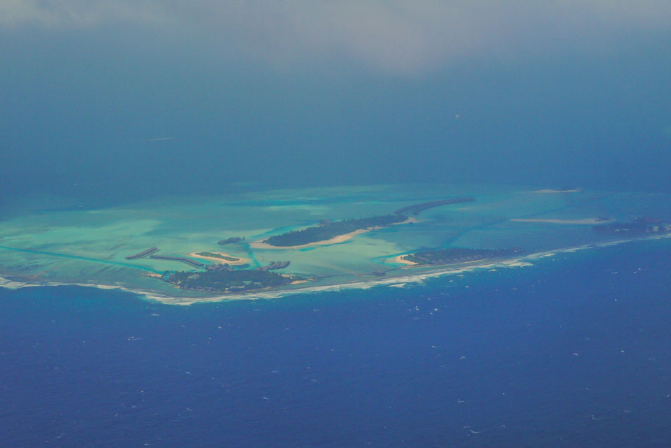 Мальдивы из окна самолета