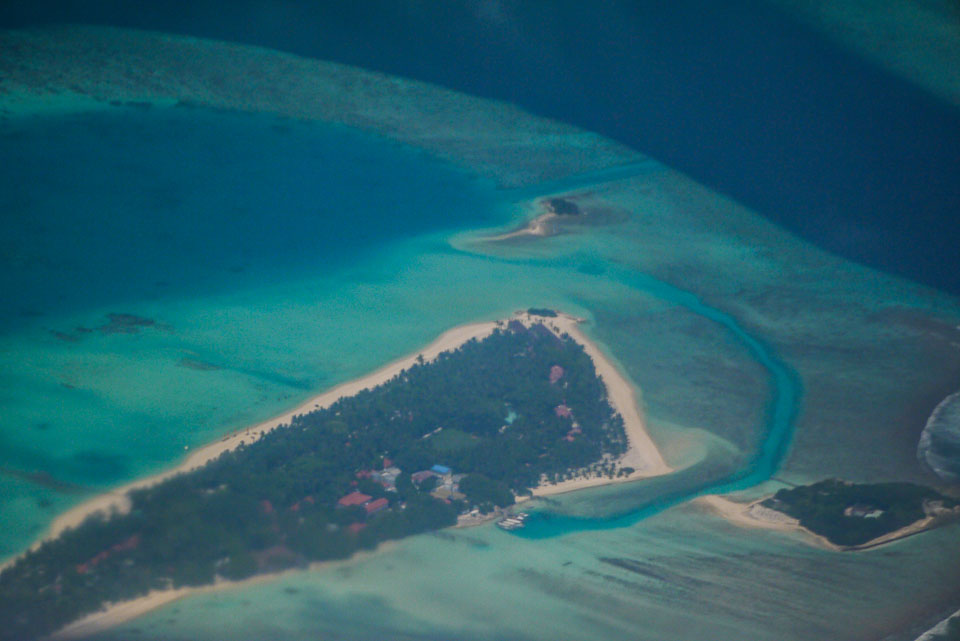 Мальдивы из окна самолета