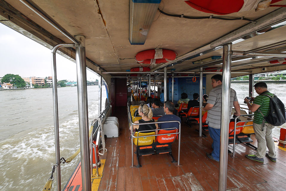 На лодке по реке Чаупхрая в Бангкоке