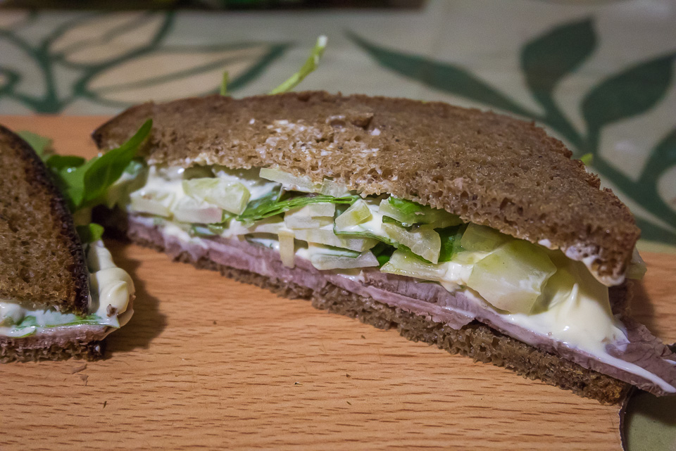Сэндвич с говядиной и сельдереем