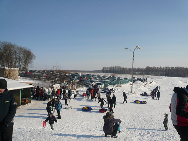 Туристическая база Пронино. Много народу