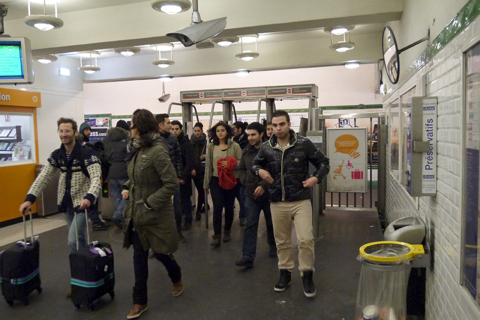 Метро в Париже. Выход из метро
