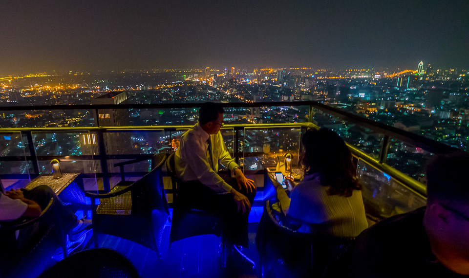 Moon Bar in Banyan Tree Hotel