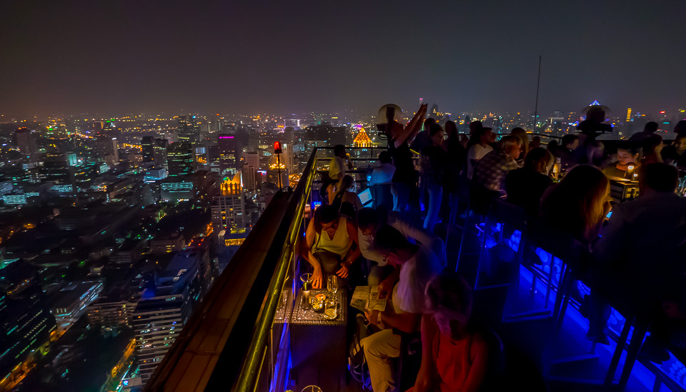 Moon Bar in Banyan Tree Hotel