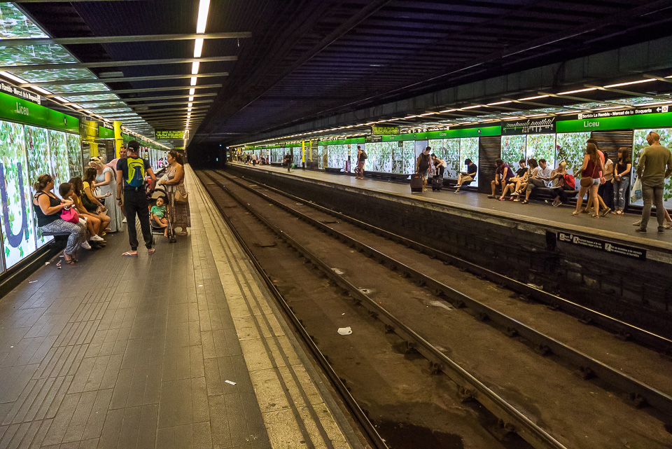 Метро в Барселоне