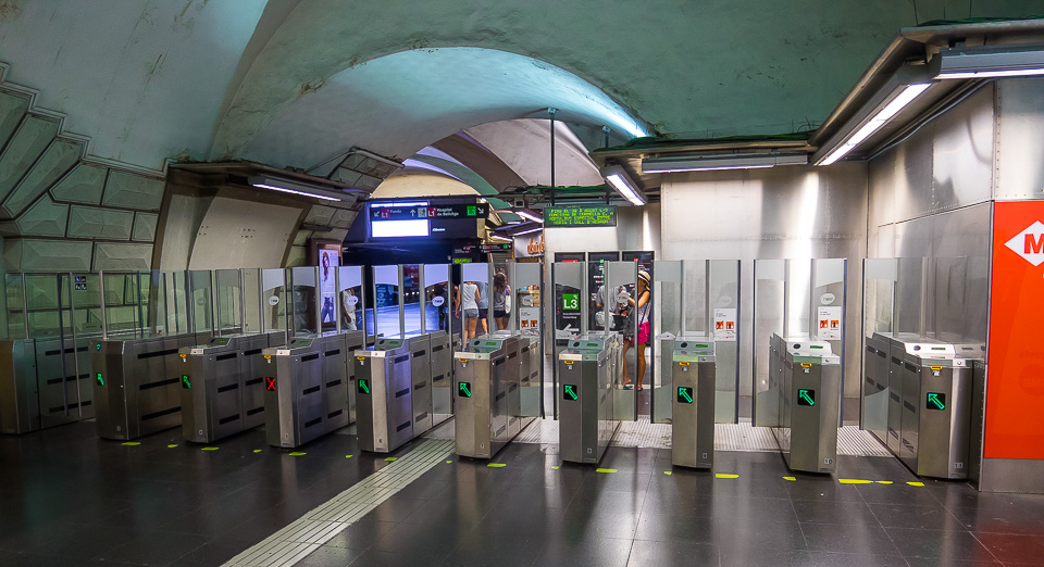 Метро в Барселоне