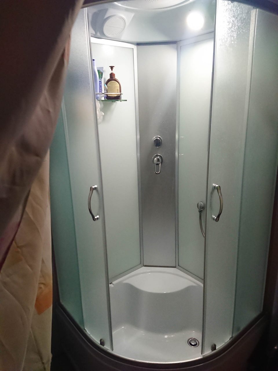 Свет в кабинке?