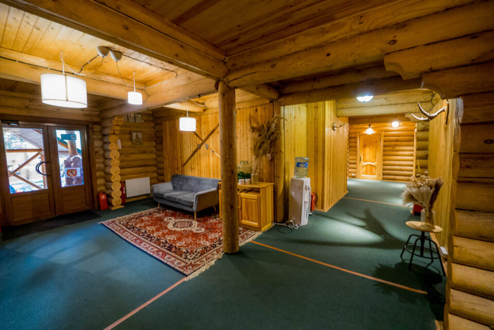 Холл. Эко-Отель Skazka Lodge